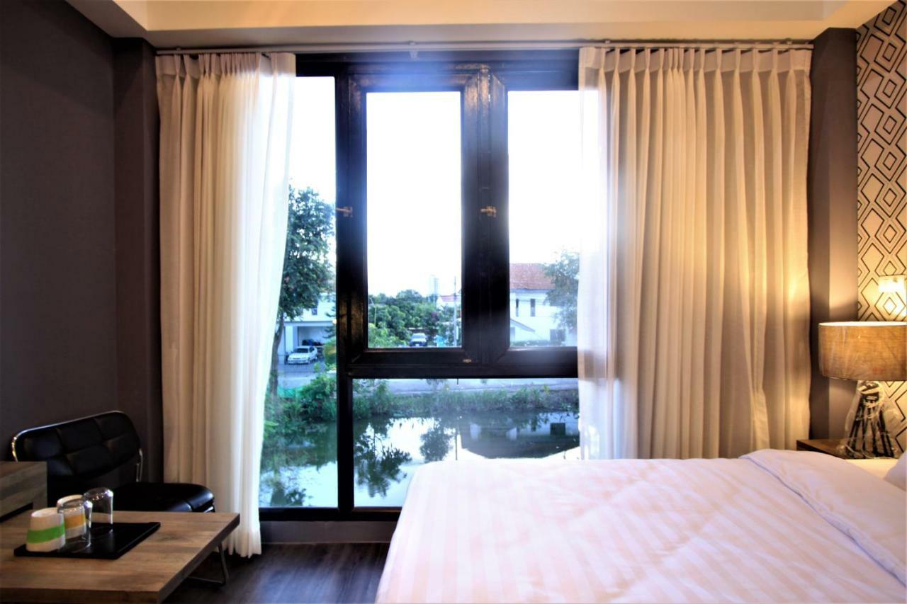The Nichehome Waterside Living Chiang Mai Exteriör bild