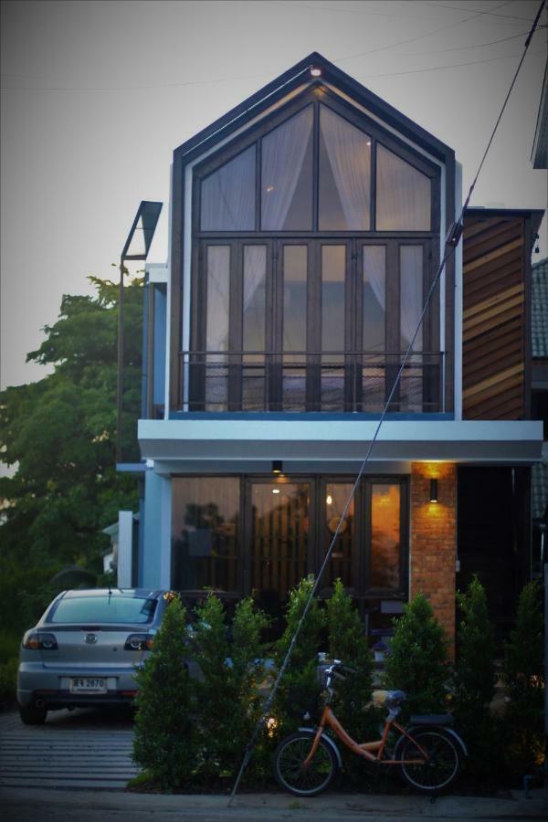 The Nichehome Waterside Living Chiang Mai Exteriör bild